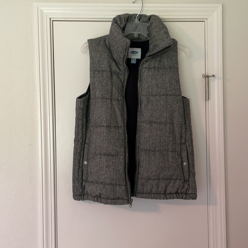 Old Navy puffer vest - size Small - Picture 2 of 6